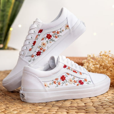 Vans Classic Shoes Embroidered With Roses And Cats