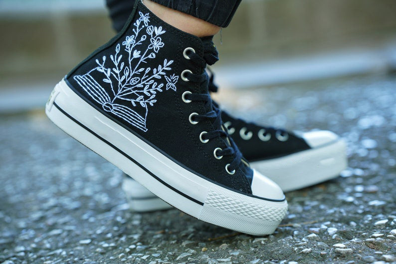 Daisy Wreath Converse Embroidery