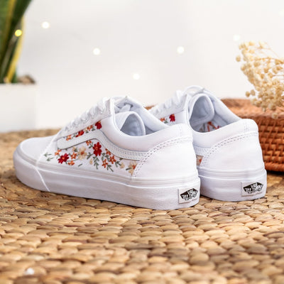 Vans Classic Shoes Embroidered With Roses And Cats