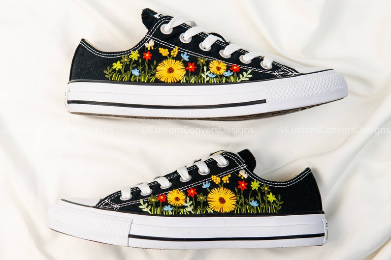 Converse Embroidered Bright Sunflower Garden