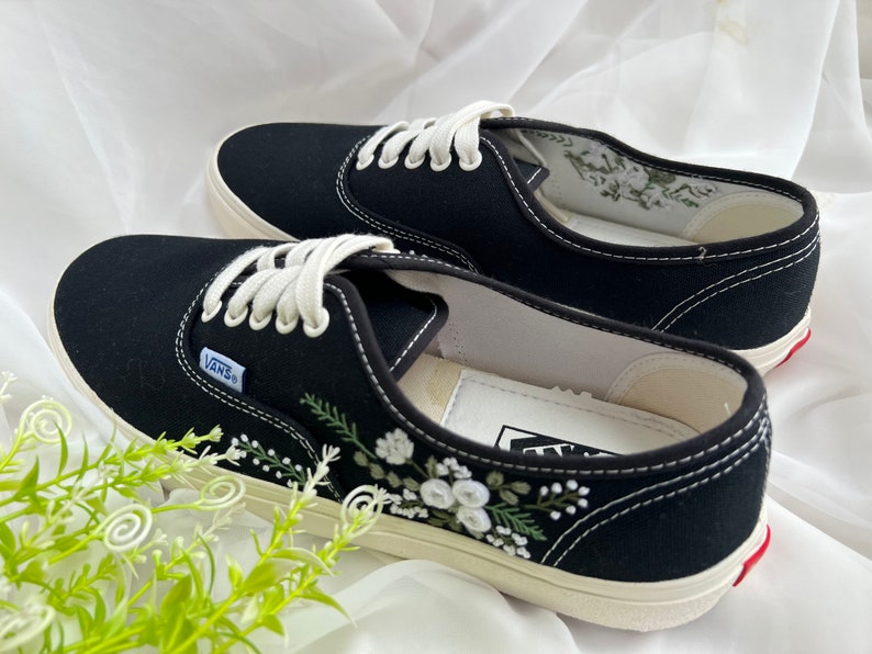 Embroidered Vans White Flower