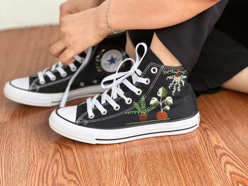 Indoor Plant Shelf Converse Embroidery