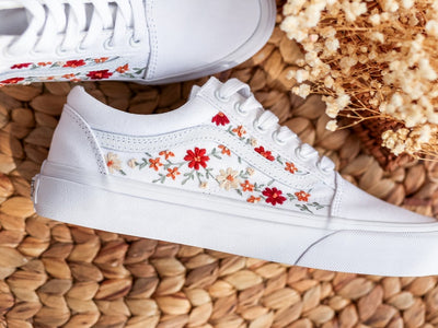 Vans Classic Shoes Embroidered With Roses And Cats