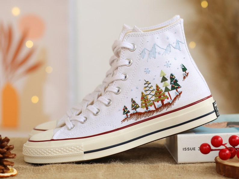 Sneakers Embroidered with Christmas Motifs