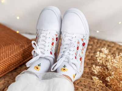 Vans Classic Shoes Embroidered With Roses And Cats