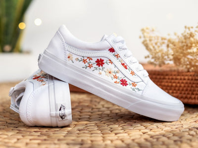 Vans Classic Shoes Embroidered With Roses And Cats