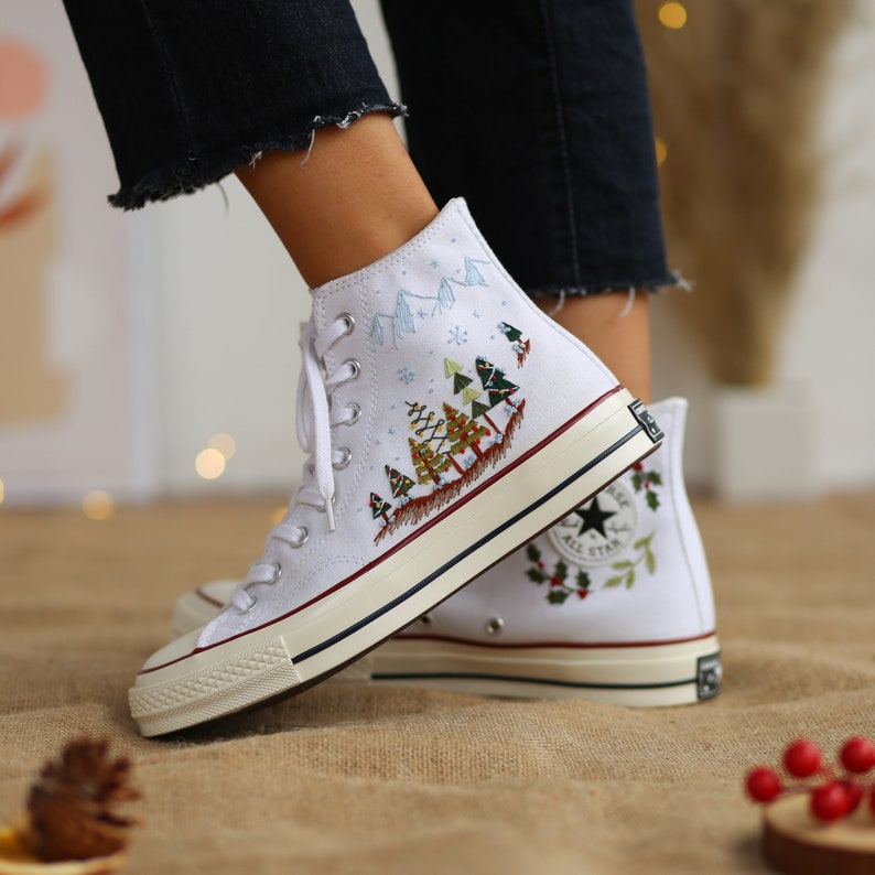 Sneakers Embroidered with Christmas Motifs