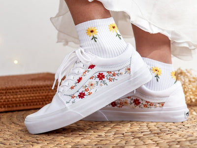 Vans Classic Shoes Embroidered With Roses And Cats